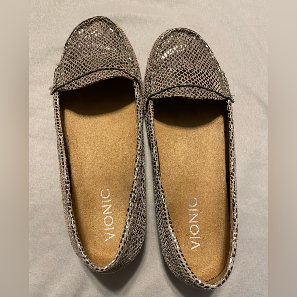 VIONIC Women’s 7 Larrun Gunmetal Snake-Metallic Slip-On Leather Loafers Shoes